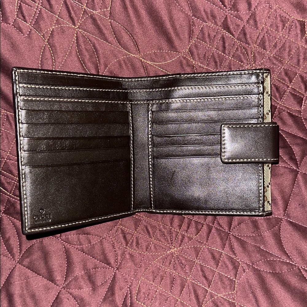 Gucci Beige and Brown Monogram Wallet - Picture 3 of 4